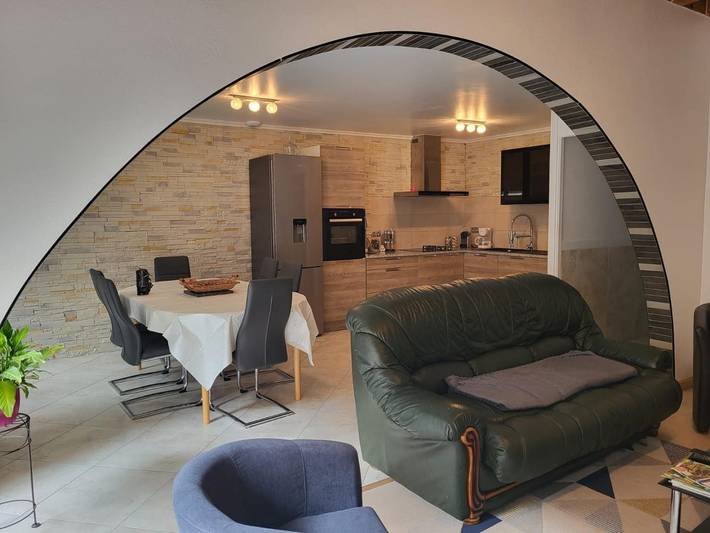 Gîte pour 6 personnes, avec Terrasse ainsi que Jardin et Vue à Orgelet