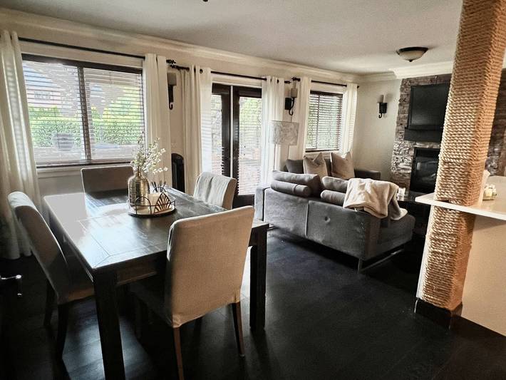 Suite privada de 1 dormitorio con sala de estar y cocina in Surrey (BC), Columbia Británica