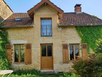 Gîte pour 2 personnes, avec jardin ainsi que terrasse et piscine, animaux acceptés à Saint-Crépin-et-Carlucet