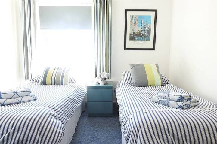 Harbour View 4 - Apartamento de cuatro dormitorios con puertos deportivos locales para 8 personas in Gosport, Hampshire