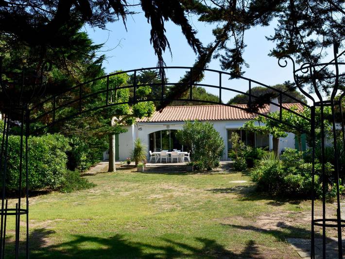 Location de vacances pour 10 personnes, avec jardin et terrasse, animaux acceptés à Sainte-Marie-de-Ré - 3