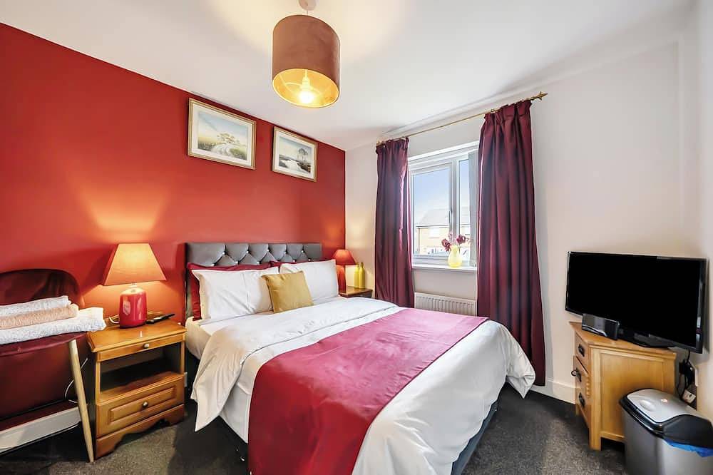 Entire apartment, Apartment Sleeps 10 - Pets, Parking, Ev Charging in Walsall, Birmingham Area