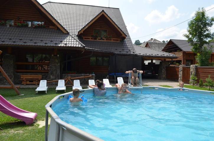B&b per 7 persone, con Balcone e Terrazza nonché Piscina e Sauna in Ucraina