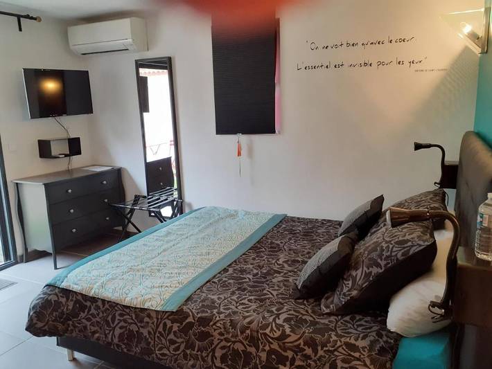 Gîte pour 2 personnes, avec piscine et jardin à Le Luc - 2