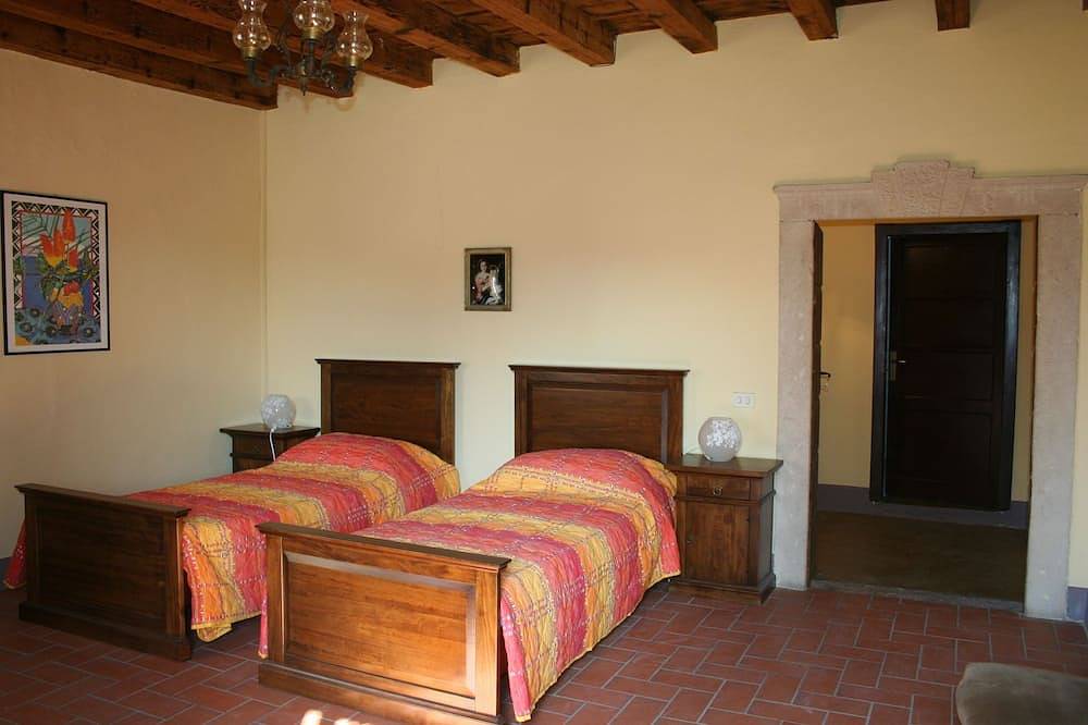 Lindoro - tasteful apt., garden, quiet, close to Peschiera del Garda in Valeggio sul Mincio, Provincia di Verona