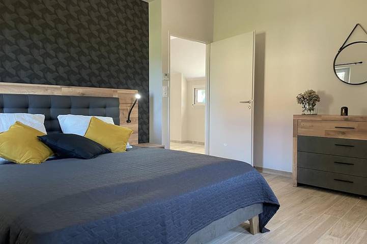 Gîte pour 4 personnes, avec jardin dans Thiel-sur-Acolin - 3