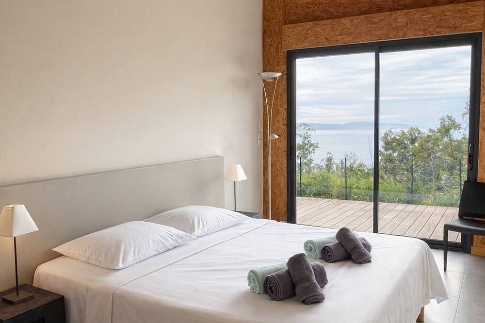 Charming Villa, Sea View, Exceptional Location, Heated Pool in Sagone, Coggia