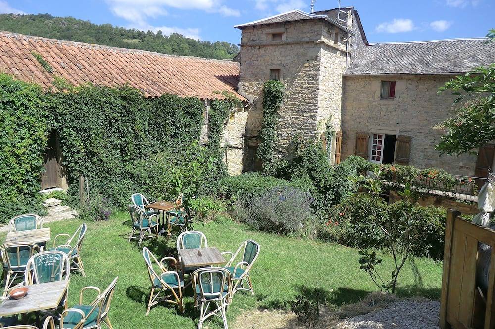 Domaine d'alcapiès, bed and breakfast, Sud Aveyron France in Saint-Jean-d'Alcapiès, Parc naturel régional des Grands Causses