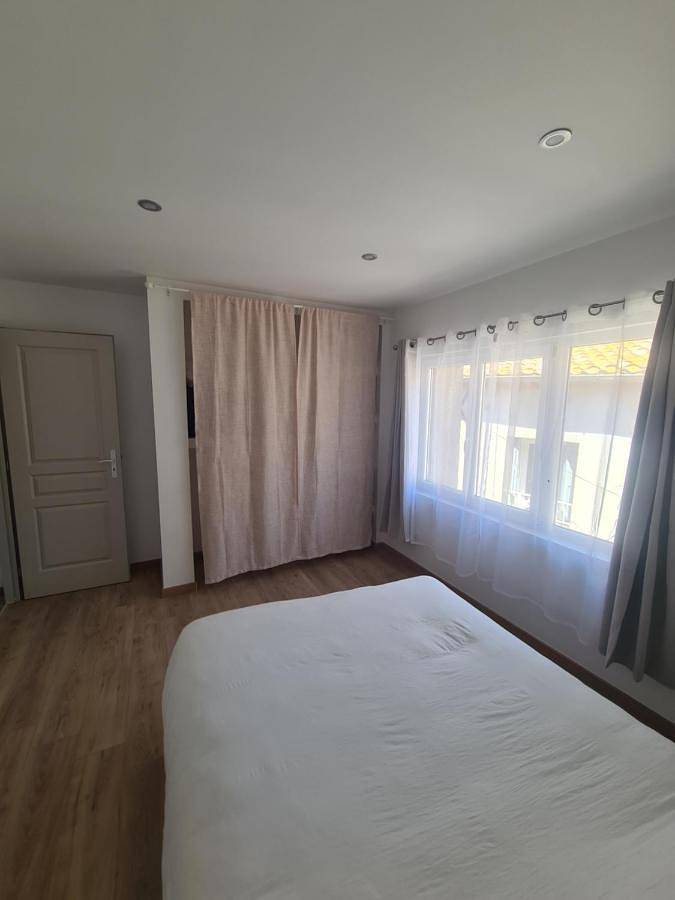 Gîte pour 7 personnes, avec vue et terrasse, animaux acceptés à Argeliers - 2