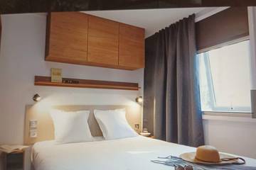 Static Caravan for 6 People in Le Bois-Plage-en-Ré, Côte des Fleurs, Photo 1