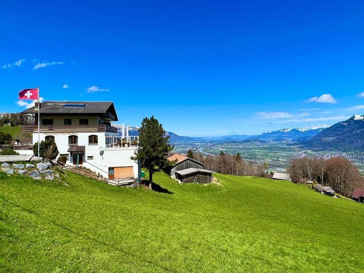 Apartahotel para 16 personas, con Terraza además de Jardín y Vistas en Suiza