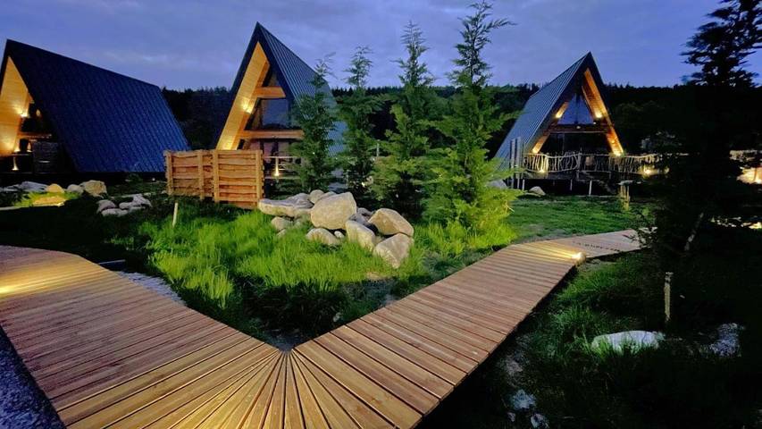Gîte pour 4 personnes, avec Balcon et Terrasse ainsi que Jacuzzi et Jardin à Barbey-Seroux