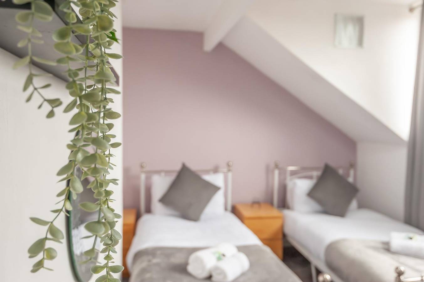 Leeds 4-Bed House - Sleeps 9, Free Parking & Wifi in Leeds, Yorkshire del Oeste