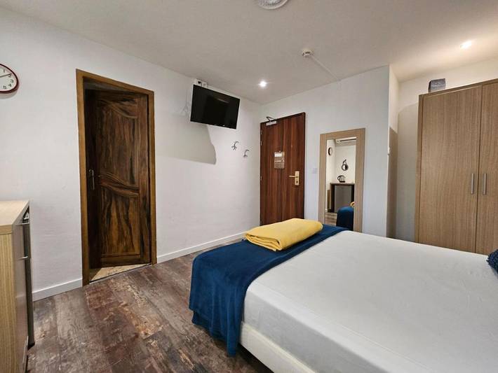 Hôtel pour 2 personnes, avec jardin ainsi que piscine et vue à La Tour-d'Aigues - 2