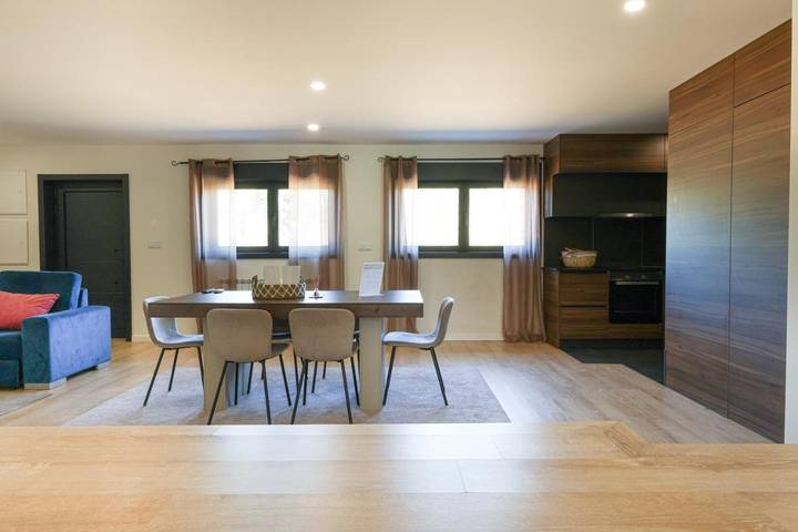 Casa rural para 8 personas, con jardín además de piscina y vistas, Se admiten mascotas en Chaves - 3