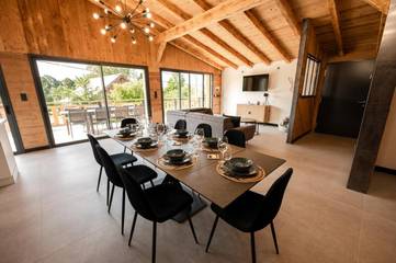 Maison de campagne pour 8 personnes, avec vue et balcon dans Belvédère des 4 lacs