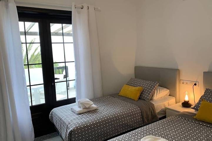 Ganze Wohnung, Vordere Linie, Balkon, Meerblick, gemeinsamer Pool, Klimaanlage, WIFI, Full-TV, Front Line. in Puerto del Carmen, Tías
