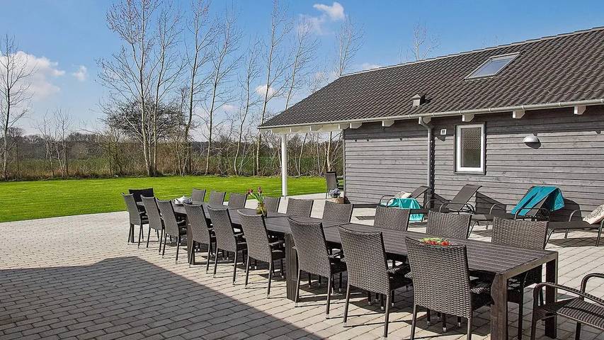 Ferienhaus für 25 Personen, mit Pool und Whirlpool sowie Terrasse und Sauna in Olpenitz - 2