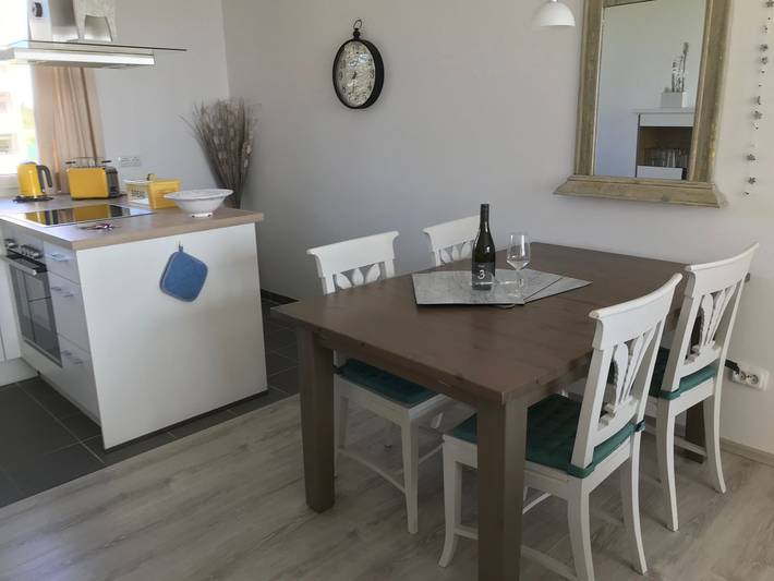 Ganze Wohnung, Haus Langeneß Whg. 05 Sonneninsel: Komfortable Ferienwohnung mit außergewöhnlichem Meerblick in Greveling, Wyk auf Föhr