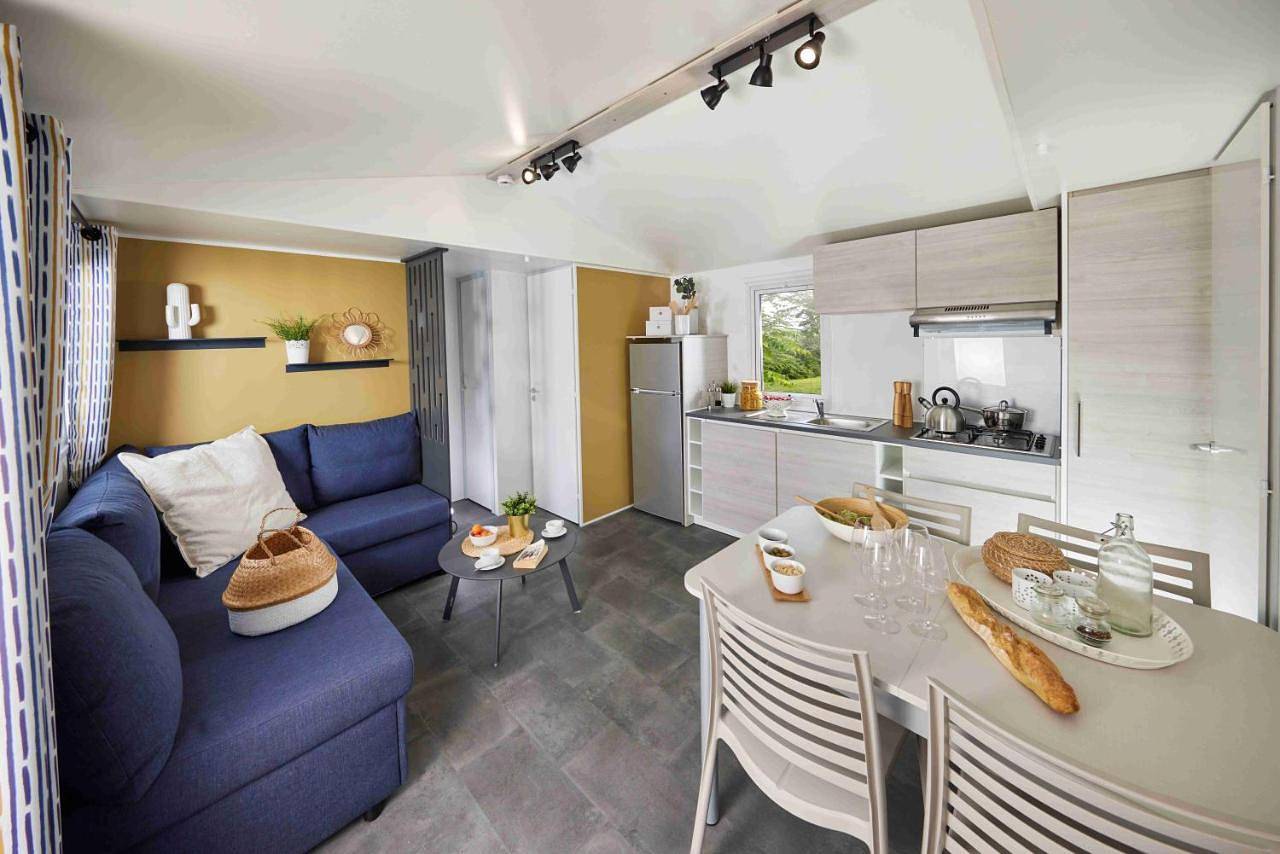 Mobile Home in Saint-Julien-de-Lampon, Quercy