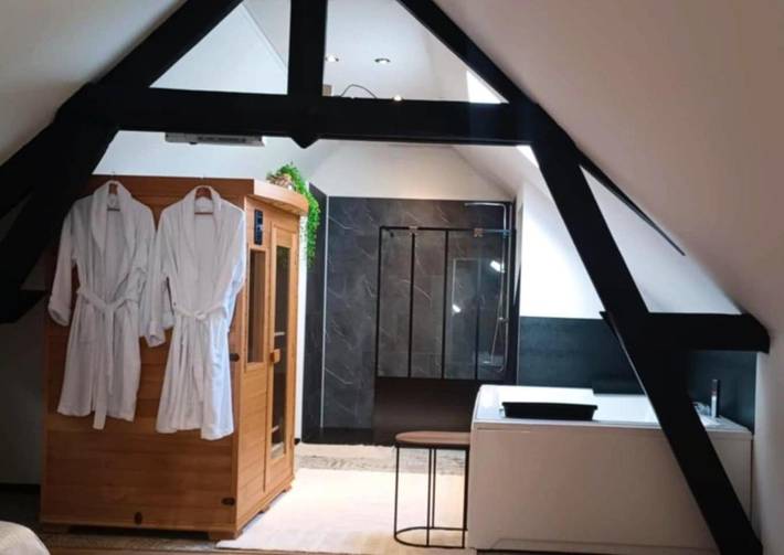 Gîte pour 4 personnes, avec Jacuzzi et Terrasse ainsi que Jardin et Sauna à Quiévrechain