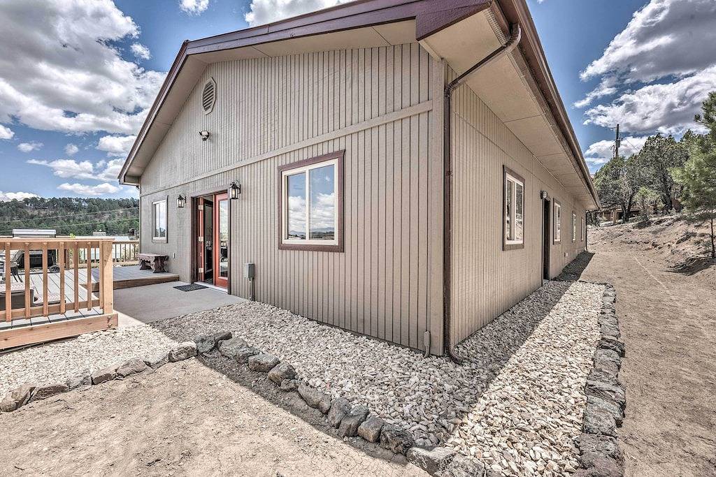 Modern Mtn Home w/ Sports Court, Near Alto Lake! in Alto, Ski Apache