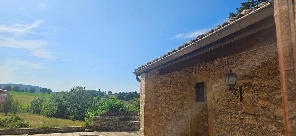 Location de vacances pour 6 personnes, avec terrasse ainsi que piscine et vue à Grane - 2