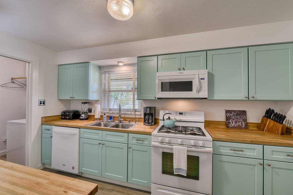 Off Season Pricing-2 blocks from beach and downtown in Cocoa Beach, Space Coast