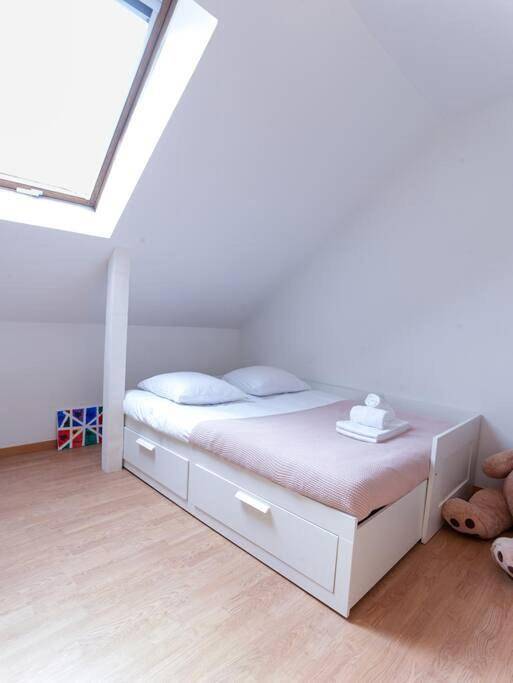 Location de vacances pour 8 personnes, avec jardin ainsi que piscine et jacuzzi à Barbery - 2