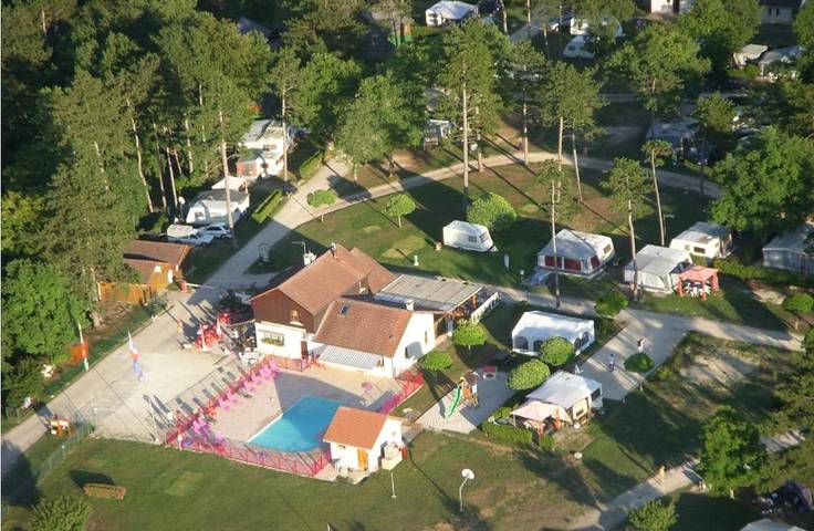 Camping pour 2 personnes, avec jardin ainsi que vue et piscine, animaux acceptés dans Lorraine - 2