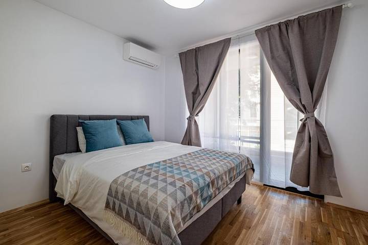 Ferienwohnung für 3 Personen, mit Ausblick und Pool sowie Garten - 1