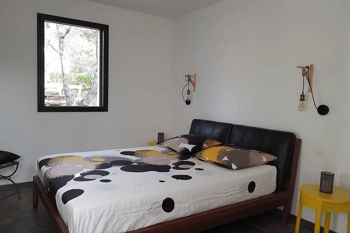 Location de vacances pour 8 personnes, avec terrasse et jardin à Pontevès - 3