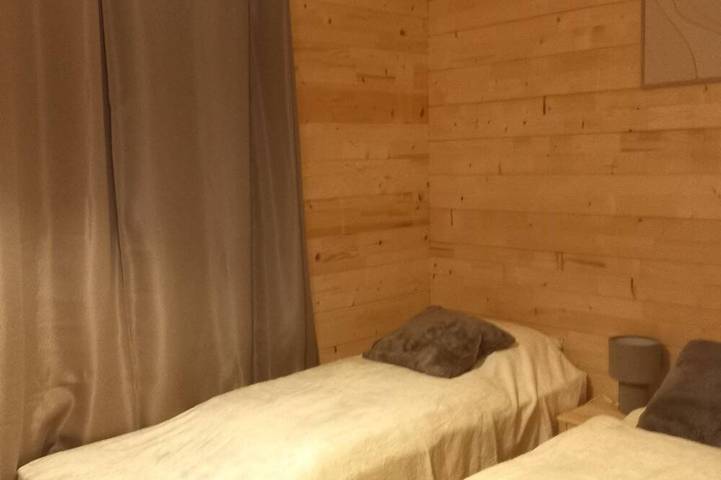 Gîte pour 6 personnes, avec terrasse et jacuzzi, animaux acceptés à Saint-Léger-les-Mélèzes - 2