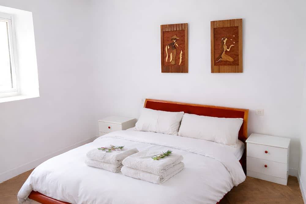 Country House with a game room and barbecue near Alarcón for 6 people in La Manchuela