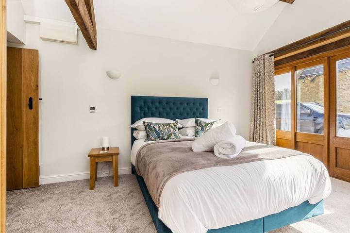 1 Homepiece -  a converted barn that sleeps 4 guests  in 2 bedrooms in Gloucestershire