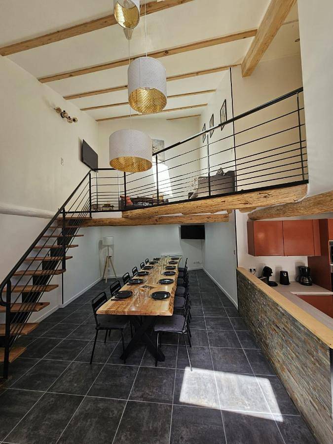 Location de vacances pour 12 personnes, avec Terrasse à Saint-Cirgues