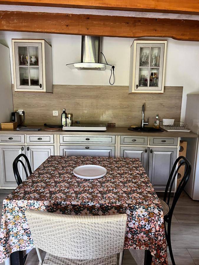 Maison de campagne pour 2 personnes, avec piscine et vue ainsi que jardin et terrasse, animaux acceptés à Mimet - 2