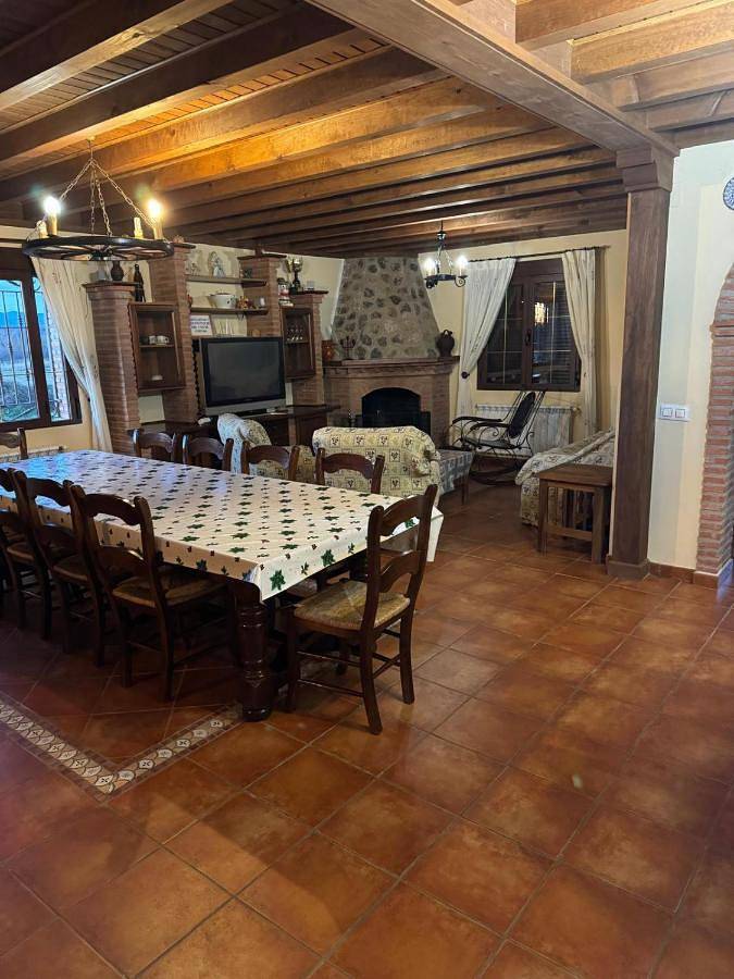 Casa de vacaciones para 12 personas, con piscina además de terraza y vistas en Sierra de San Vicente - 4