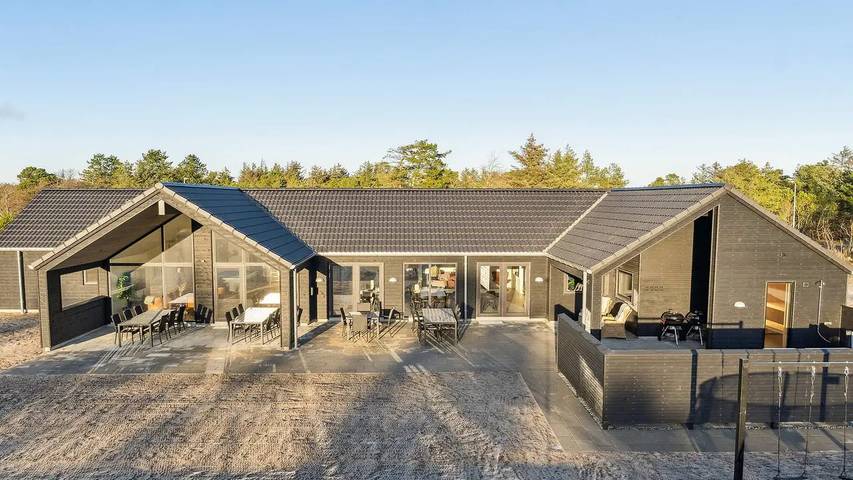 Ferienhaus für 23 Personen, mit Whirlpool und Pool sowie Sauna in Vejers Strand