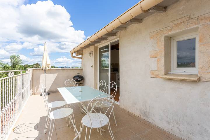 Appartement de vacances pour 6 personnes, avec piscine ainsi que jardin et balcon dans le Gard - 2