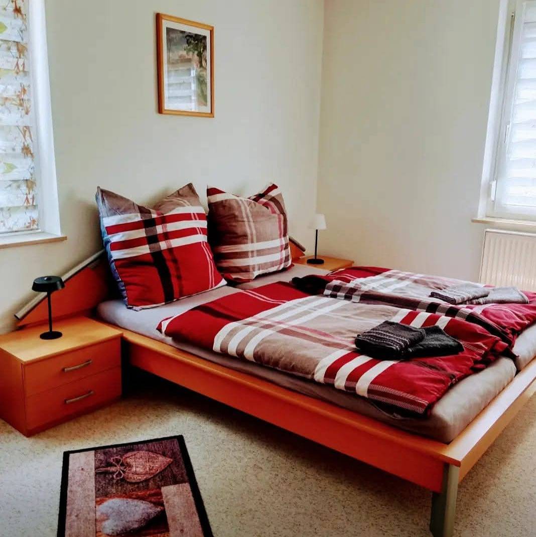 Ganze Ferienwohnung, Fewo Saale-Rivera - Fw mit 2 Schlafräumen, Wohnzimmer, Küche, 63 m² in Rudolstadt, Saaleland