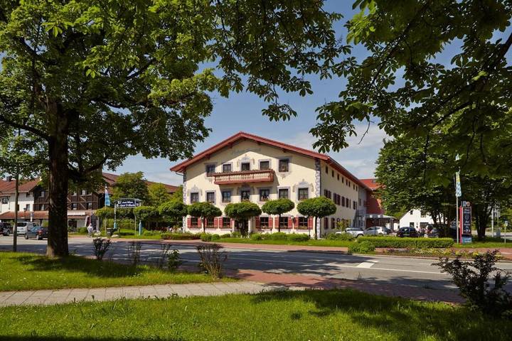 Hôtel pour 4 personnes, avec Terrasse et Jardin ainsi que Sauna et Vue à Oberpframmern