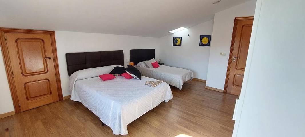 Gîte pour 2 personnes, avec jardin et vue, adapté aux familles à Brión - 4