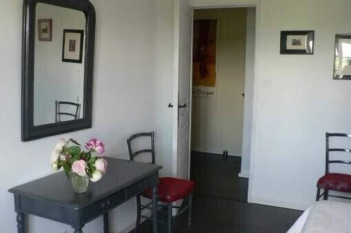 Gîte pour 11 personnes, avec jardin ainsi que terrasse et jacuzzi à Champagne-et-Fontaine - 2