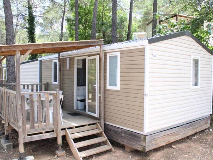 Camping pour 6 personnes, avec piscine et terrasse