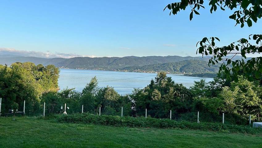 Appartement de vacances pour 5 personnes, avec vue ainsi que vue sur le lac et jardin