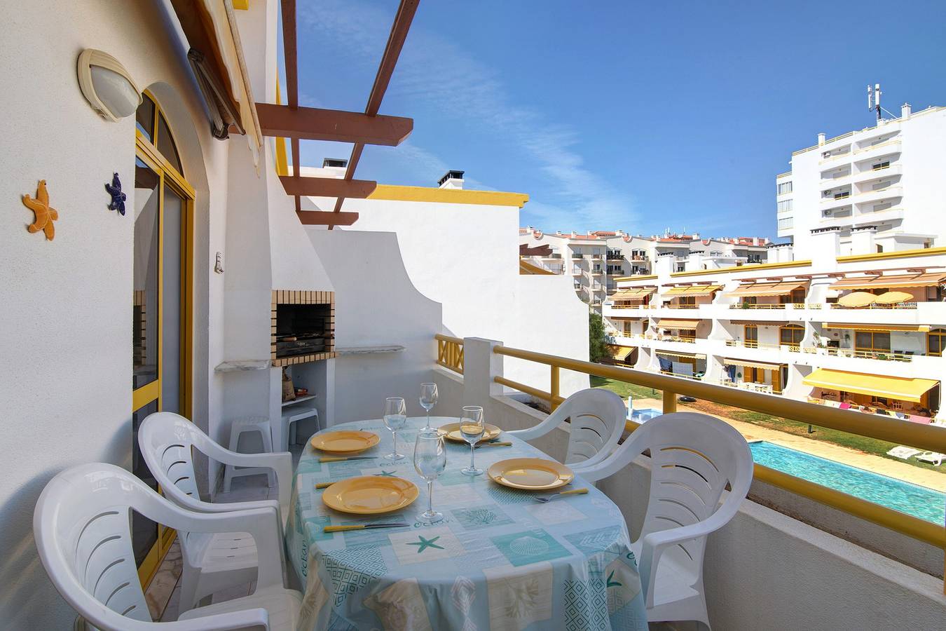 Ganze Wohnung, Ferienwohnung "Vila Mar Azul" mit Balkon, Gemeinschaftspool und Wlan in Quarteira, Faro Distrikt