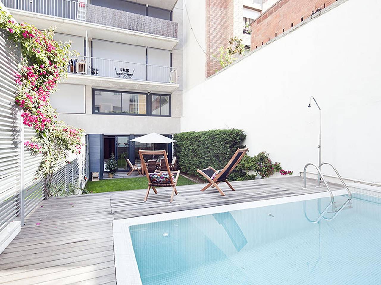 Appartement de vacances entier, Duplex avec jardin et piscine privée à Barcelone in Barcelona Centre, Barcelone