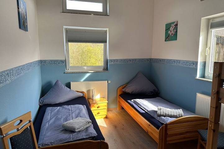 Großes Ferienhaus mit Sonnenterasse, guterzogene Haustiere willkommen in Adenau, Osteifel