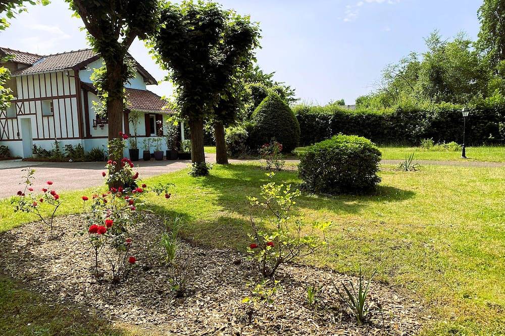 Appartement entier, Studio indépendant avec jardin et stationnement dans charmante propriété in Méry-sur-Oise, Val-d'Oise
